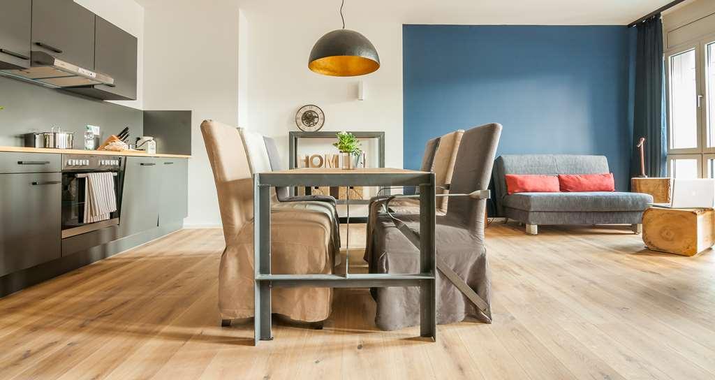Staycity Aparthotels Dresden City Centre Room photo Laminate flooring