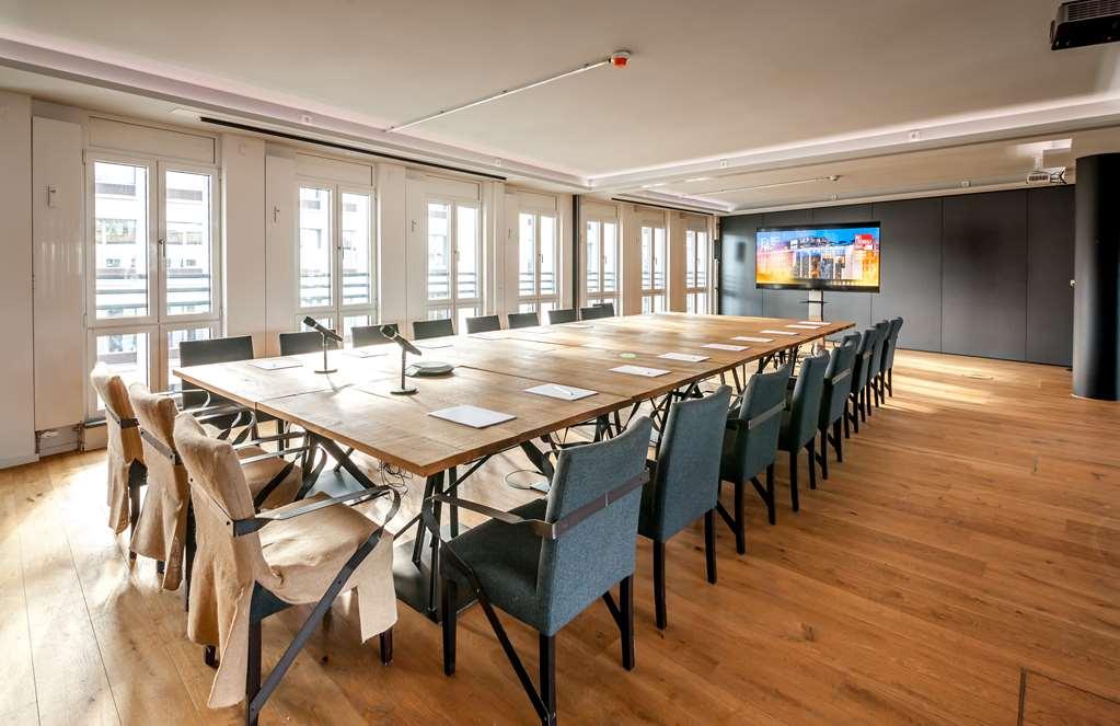 Staycity Aparthotels Dresden City Centre Facilities photo The boardroom of the European University Association